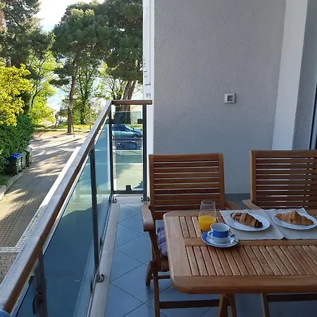 Lavender Daire Zadar